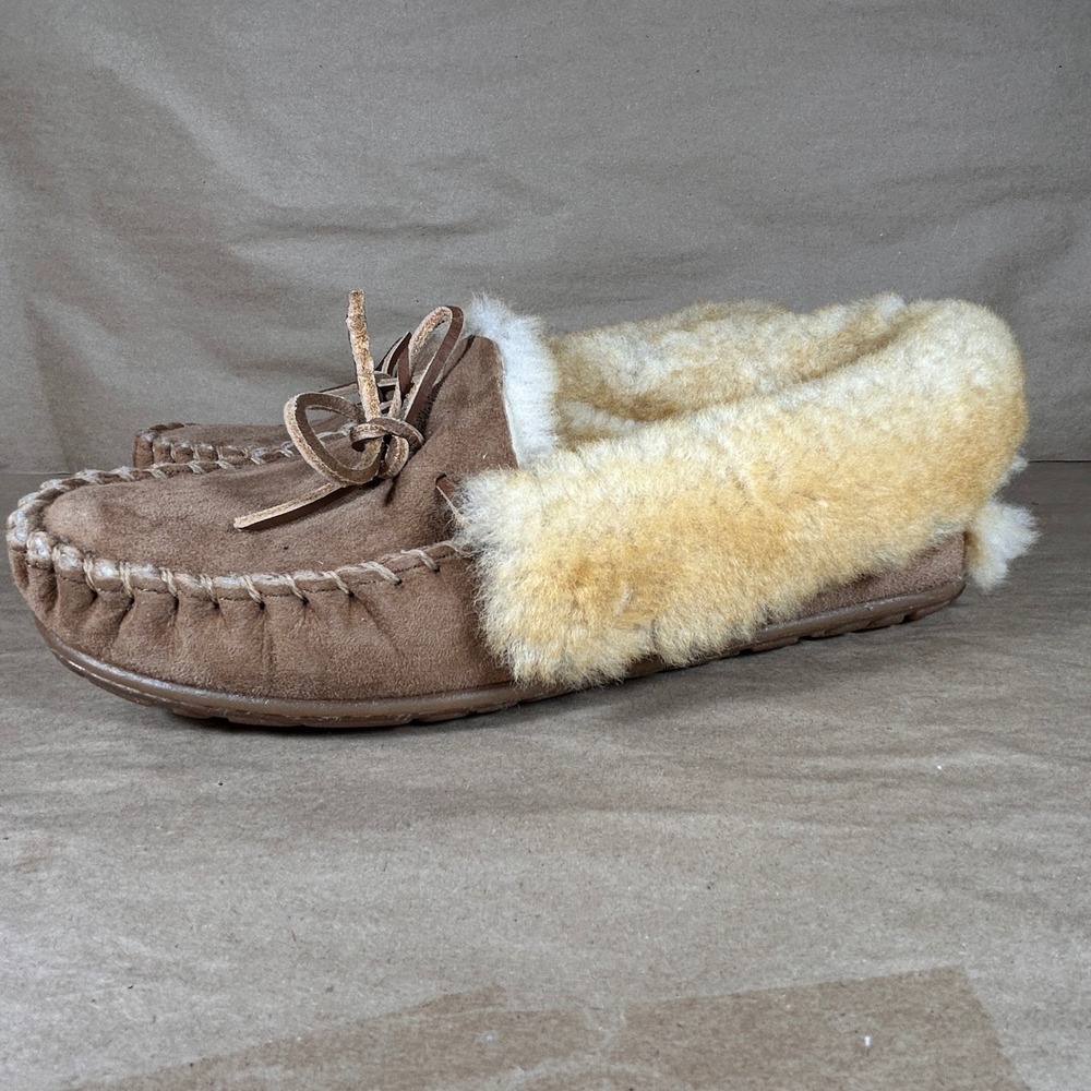 L.L. Bean lamb fur lined leather moccasin slippers women's size 9 brand new